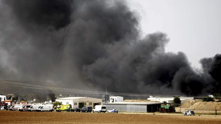 Seis Muertos al Explotar una Empresa Pirotécnica en Zaragoza