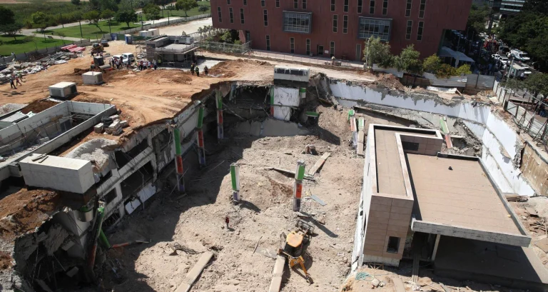 Siete desaparecidos y 18 heridos al desplomarse un edificio en obras en Tel Aviv.