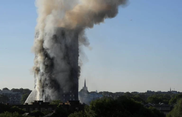 La Policía de Londres eleva a 79 los muertos en el incendio de la Grenfell Tower.