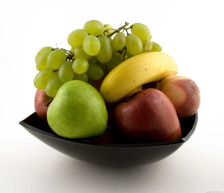 La caída del techo de un almacén de fruta provoca cinco heridos.