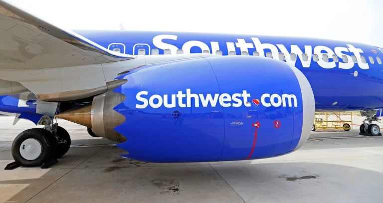 Accidente del Avión de Southwest: Una pasajera muere tras estallar en pleno vuelo un motor.