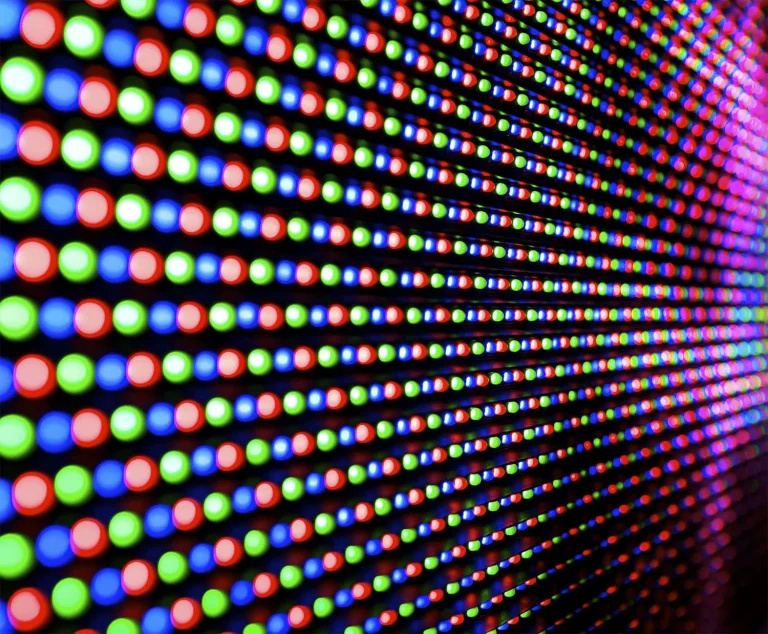 Asocian la exposición nocturna a luces LED con un mayor riesgo de cáncer de mama y próstata.
