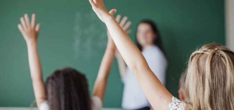 Se acuerdan medidas frente al COVID-19 para centros educativos.