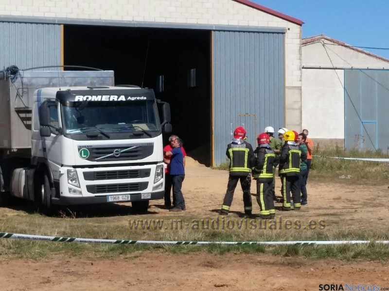 Camionero sufre descarga electrica