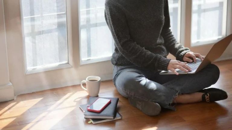 ¿Es Accidente Laboral caerse en casa mientras se teletrabaja?